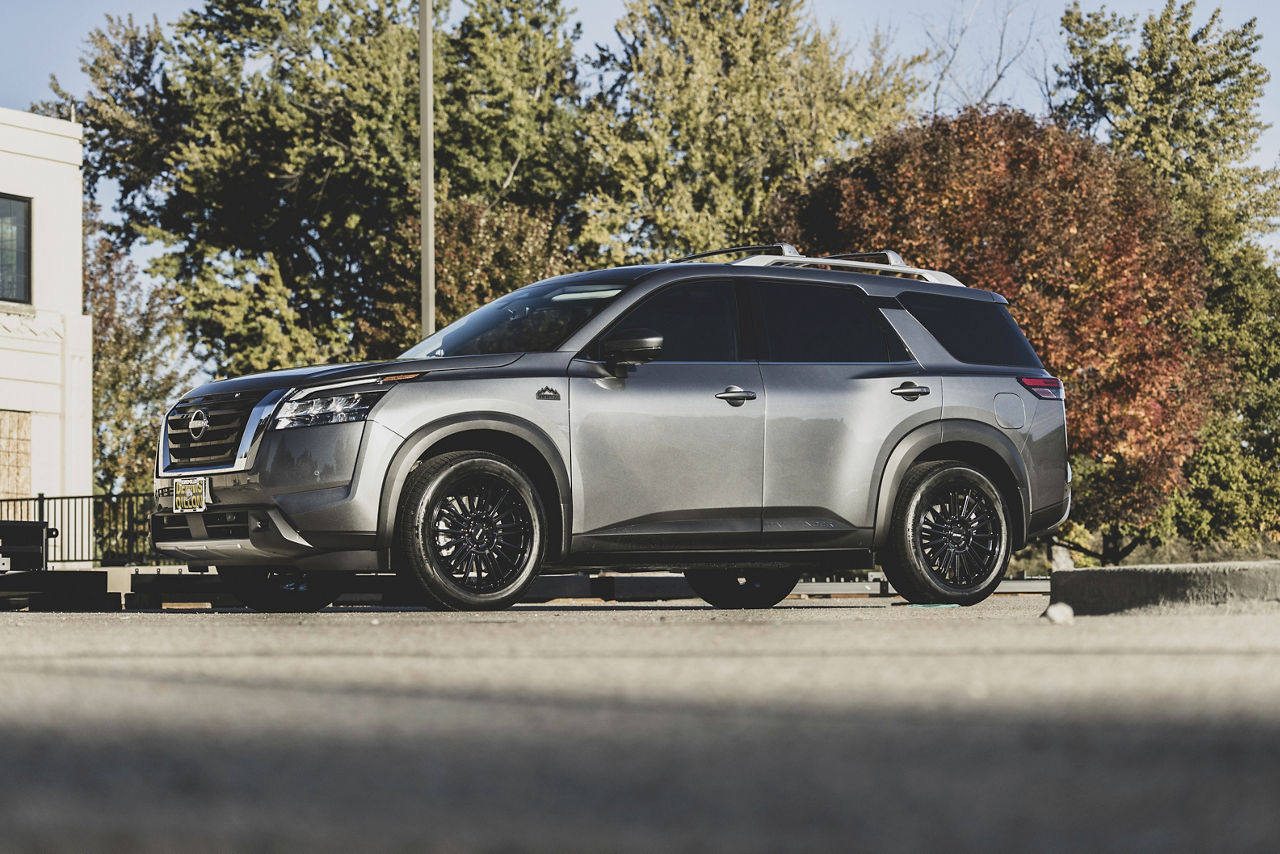 2023 Nissan Pathfinder - Petrol P1D - Black | Petrol Wheels